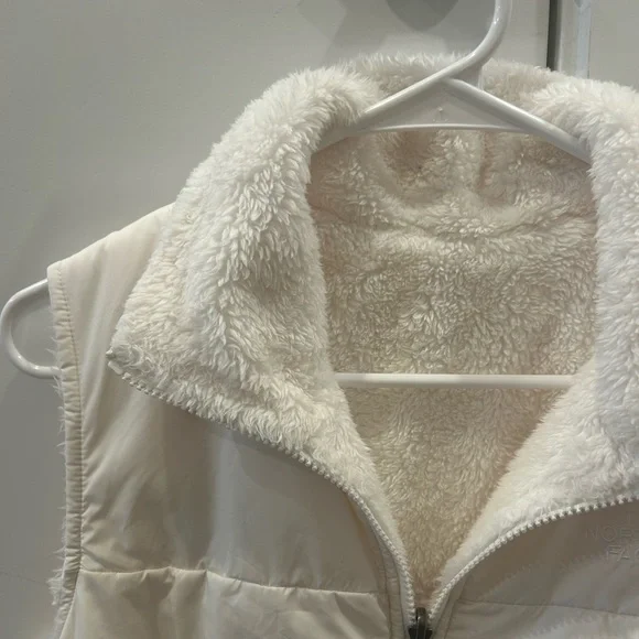 White Reversible North Face Vest - Picture 3 of 5
